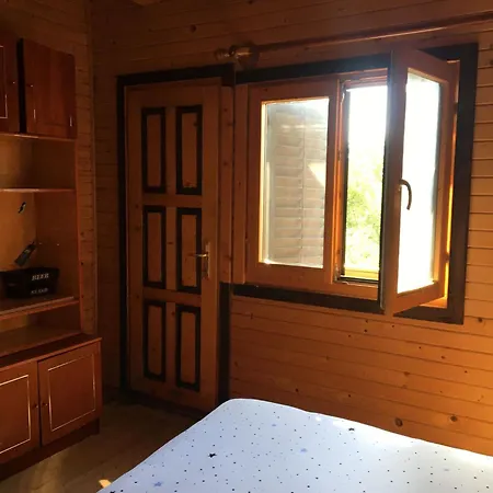 בית הארחה Flora