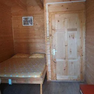 Flora בית הארחה