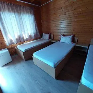 בית הארחה Flora קוסטינסטי