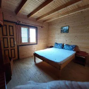 בית הארחה Flora קוסטינסטי