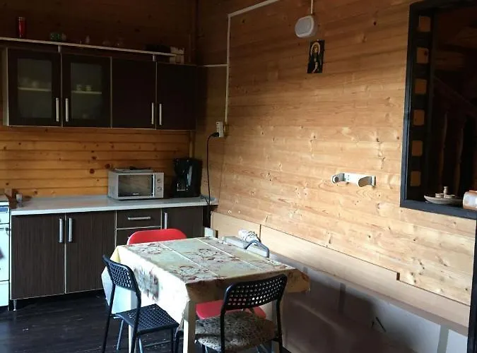 Flora בית הארחה