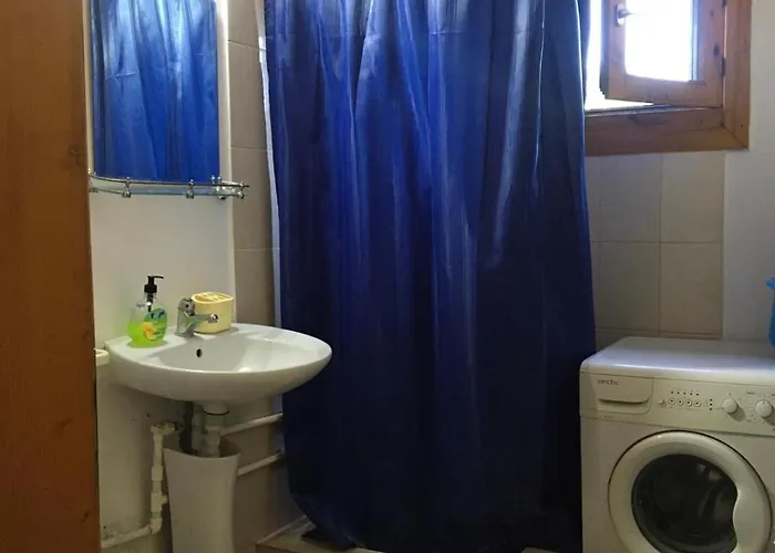 Flora בית הארחה