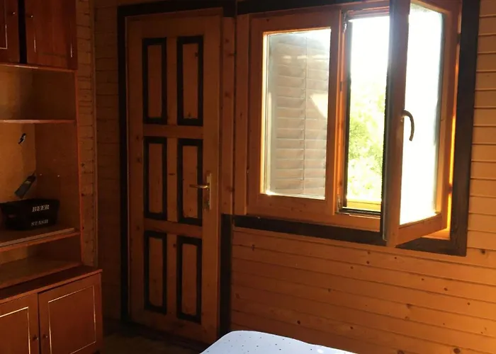 בית הארחה Flora